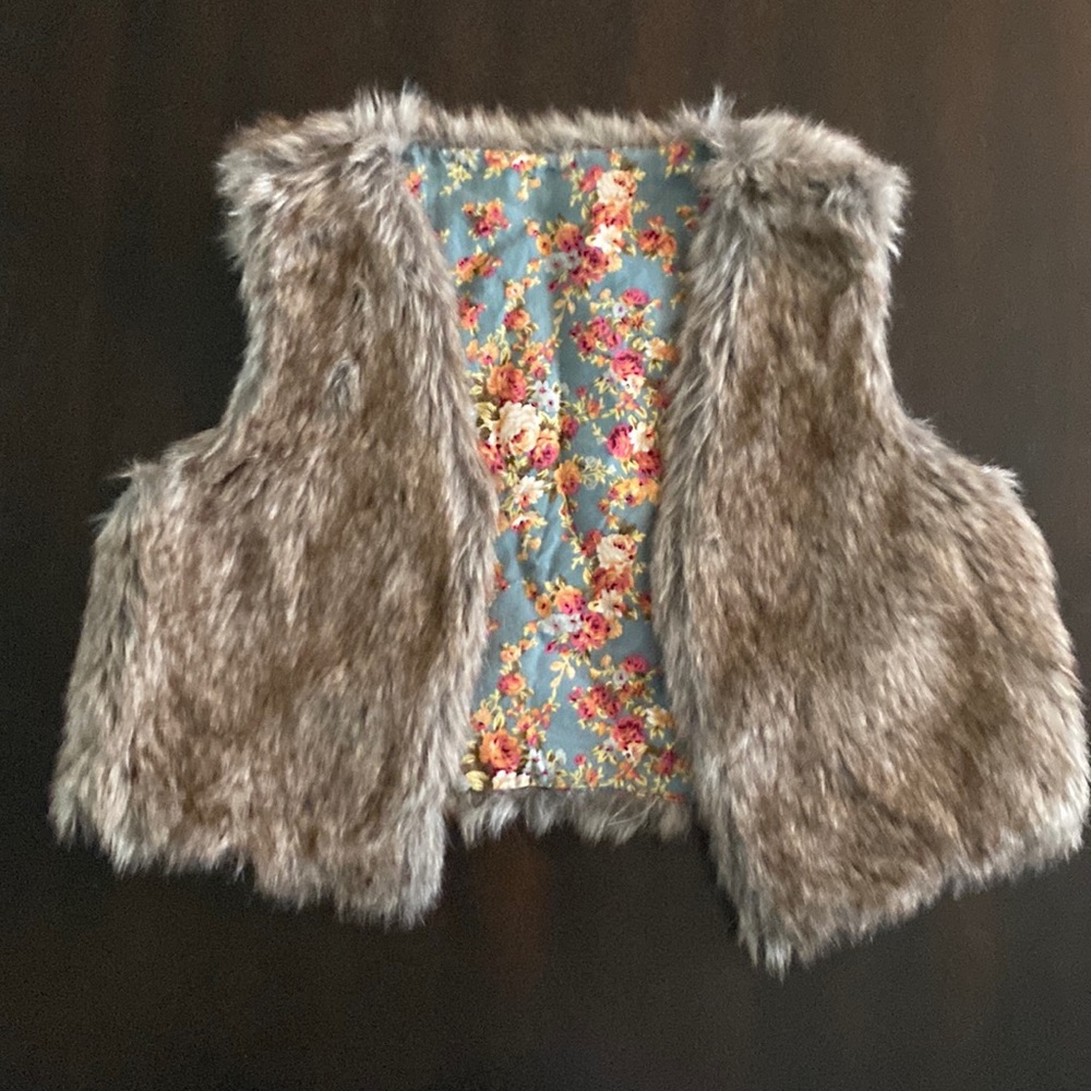 Girls fur vest with flower detail